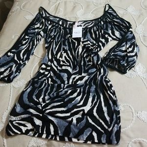 NWT Peek a boo quarter sleeve top